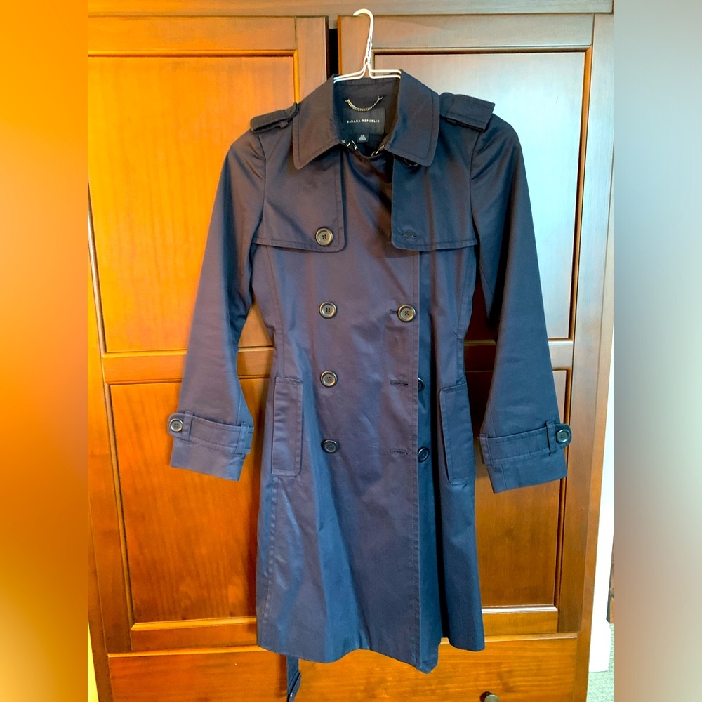 Banana Republic Trench Coat. Size XS. Beautiful Navy Color. Worn a few times.